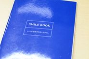 SMILEBOOK。理念や行動指針について記されている冊子です。