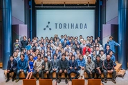 現在、100名ほどのメンバーと共にTORIHADAを生み出しています！