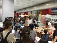 子供たちに自分らしい創造性を体験してもらうDIYイベントを定期的に開催しています。1000円の材料で作った机を子供たちが大切に抱えて帰る。それを見て自分たちも幸せになれます。