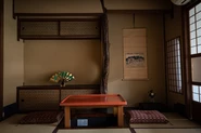 築110年の趣ある町屋にお泊りいただく体験。元々旅館用に建てられた建物でないため、ホテルとは違い、まるで明治の京都にタイムスリップしたかのような落ち着きが味わえます。