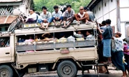 東南アジア諸国の人々の移動を担う日本の中古トラック