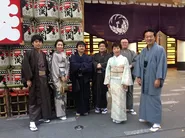社員全員、着物で歌舞伎を鑑賞