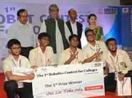 バングラ史上初・高校生ロボットコンテストの主催. ICT庁大臣も出席。