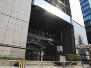 東京本社は渋谷にあるオフィスビルの最上階にオフィスがあり、約70名が働いています。
