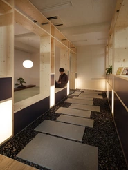 京都本社（ジャパニーズスタイル）：石畳や座敷があったり落ち着いた雰囲気ですよ～♪