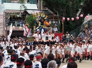 社長と男性社員が毎年参加している博多祇園山笠。仕事もプライベートも楽しめる人を求めます！