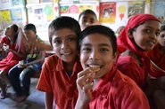 現在行っているバングラデシュの子供たちにユーグレナ入りクッキーを無償配布する「ユーグレナGENKIプログラム」