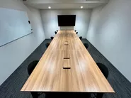 広い会議室は大人数でのMTGやレクリエーションにも使用します！