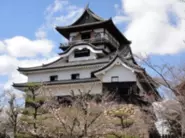 愛知県にある国宝 犬山城も、回廊をWi-Fi化！年々増えている訪日外国人の方々のニーズに対応するため、お城にも当社のWi-Fi設備を構築しました。