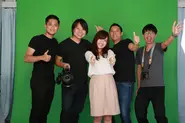 無料素材サイト「PAKUTASO」との合同撮影の様子。左から２番目が弊社CEOのマーク・サン。日本語もしゃべれる自身も動画クリエイター出身のシンガポール人