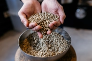 コーヒーは原材料勝負。生豆にこだわり世界中から仕入れています。