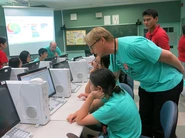 沖縄の子供たちへ科学を身近に感じてもらうための「こどもかがく教室」（Photo: OIST)