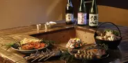 古民家風のお店で囲炉裏と日本酒を楽しめる「新橋店」からスタートしました