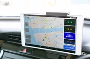 クラウド型タクシー配車システムを搭載したタクシー車載TAB端末です。