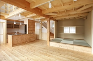 北海道産の無垢材木組と自然素材の室内