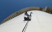 マグネット吸着型点検ロボット MagBug (マグバグ)　　原油プラント等のタンク外壁・内壁・天井版などの点検検査を行います。