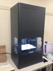 弊社ラボには最先端金属3Dプリンターもあります！