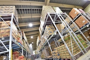 全国58棟の倉庫でお客様の商品を大切に保管しています。