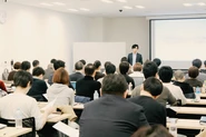 代表の山本はコンテンツマーケティングの第一人者。100人以上を集めるセミナー講師もつとめます。