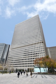 2018年12月、東京オフィス移転。日本最初の超高層ビルとして知られる霞が関ビルディングの33階です！