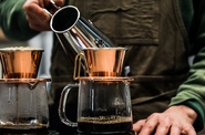 コーヒーはハンドドリップで一杯づつ丁寧に淹れて提供しております。