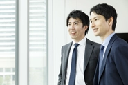 （写真左から）小笠原匡隆 代表弁護士、角田望 副代表弁護士 