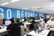 新宿の営業所には、約300名の従業員が働いています。