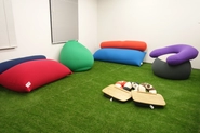 オフィス内には芝生のスペースも。