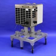 超小型衛星"WNISAT-1R"。WNISAT-1を大きく上回る観測性能および衛星の基本性能を達成しながらも、短期開発によりコストを抑えることに成功した人工衛星です。