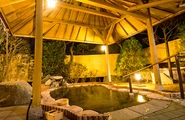 直営旅館、石のやシリーズ。2000坪の美しい日本庭園に囲まれた施設やサウナや客室露天風呂を完備した宿泊施設も運営しております。