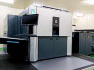デジタル印刷機を持つ複数の印刷パートナーと連携し、様々なプロダクトを生み出しています。日本企業では初となるHP Indigo InnoPartnerプログラムに認定されています。