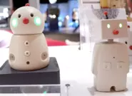 自社開発のロボット「BOCCO」はリリース後4年を経て、次世代版「BOCCO emo」にアップデート。