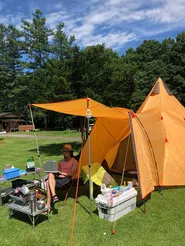 キャンプが好きな社員はキャンプ場でWORK