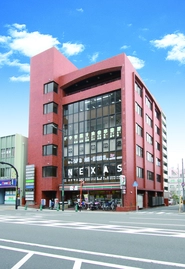 セブンイレブンが1階にあるビルの5階です！交通はJR・阪急どちらからも徒歩圏内で好アクセスです！