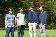 左から、CTO李、CEO永井、COO布施、CPO平田