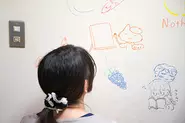 いつの間にか色々描かれている壁