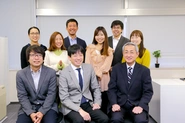 前列中央：代表理事　東京本社の他、大阪支部、九州支部があります。