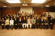 あわーずグループ代表の藤田と各ステーションの医療スタッフ集合写真です