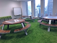 ここで社内のミーティングやお打ち合わせで使う社内スペースです！