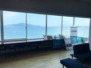 「ウミーベ」の名の通り、海辺にオフィスがあります。対岸には能古島や志賀島が臨めます。