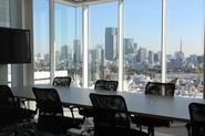 開放的な会議室からは東京タワーも見えます