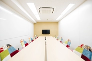 会議室はすべてデザインが異なります。生産性を高めるオフィスづくりを目指しています。