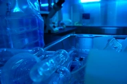 無菌室：細胞培養等の生化学試験もできる