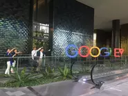 Googleシンガポールオフィスにてのお写真。デジタルマーケティングの無料セミナーを行いました。土日にもかかわらず、弁護士や中小企業診断士の方、現地のビジネスマンなど、幅広いバックグラウンドを持つ人々が参加してくれました。