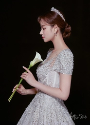  Grace Kelly Korea has become the standard entry of luxury wedding dress brand in Asia and is praised as the most anticipated wedding dress for brides.