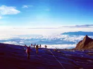 マレーシアのキナバル山に登るツアー