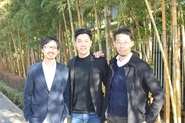 投資家の二人と代表の堀。左側はBEENEXT前田ヒロ氏、右側はジェネシアベンチャーズ田島氏。