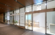 MARU By Tokyo Business Clinicの外観です。開放感のある雰囲気が魅力のひとつです。