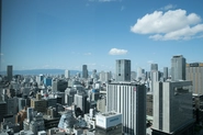 管理戸数は関西で約9,000戸、そのうち7割は自社保有物件です。