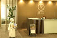 NTT様ではOriHime-Dを使った受付業務を本格導入。